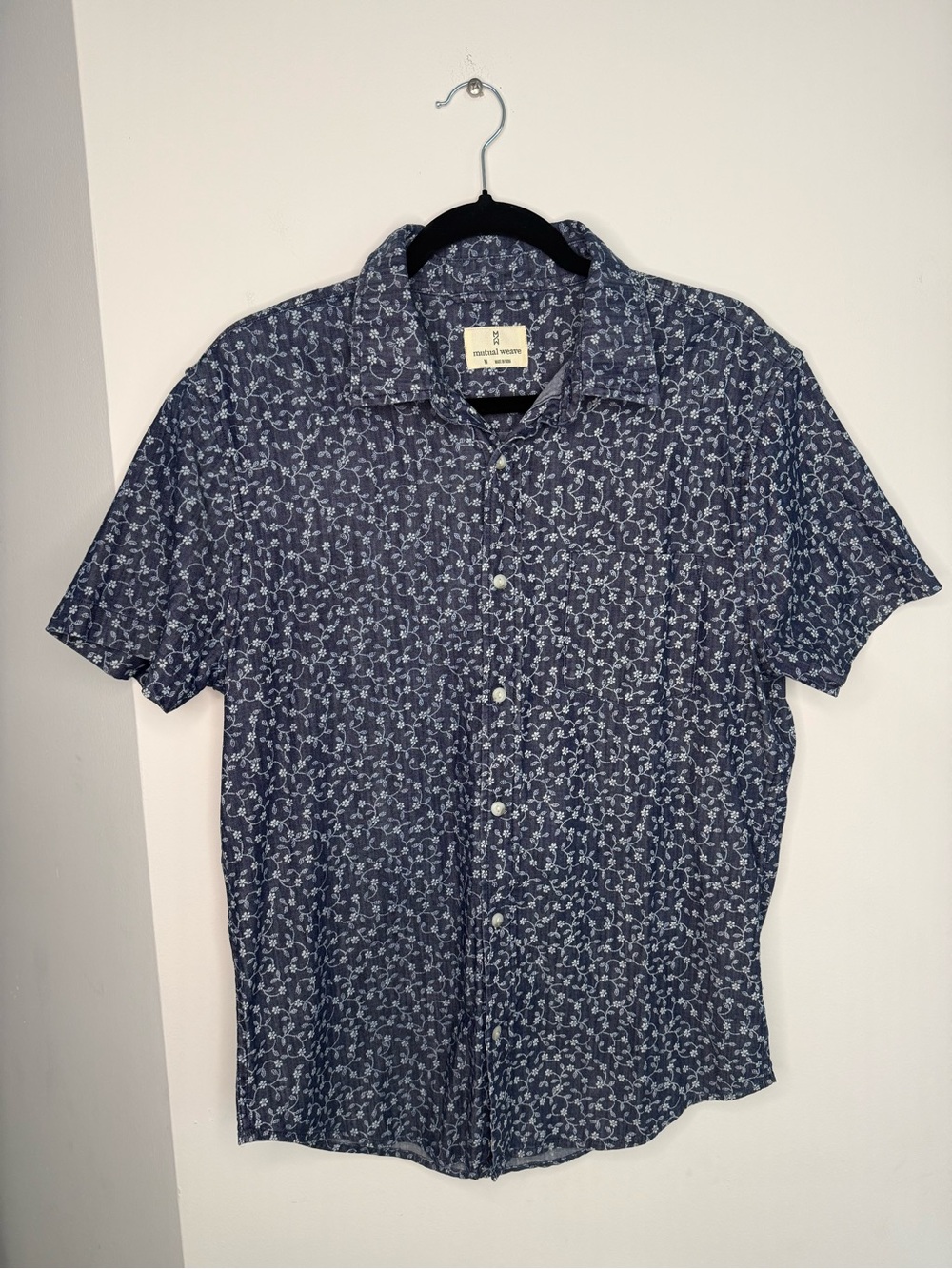 Casual Navy Blue Short-Sleeve Floral Button-Down Shirt